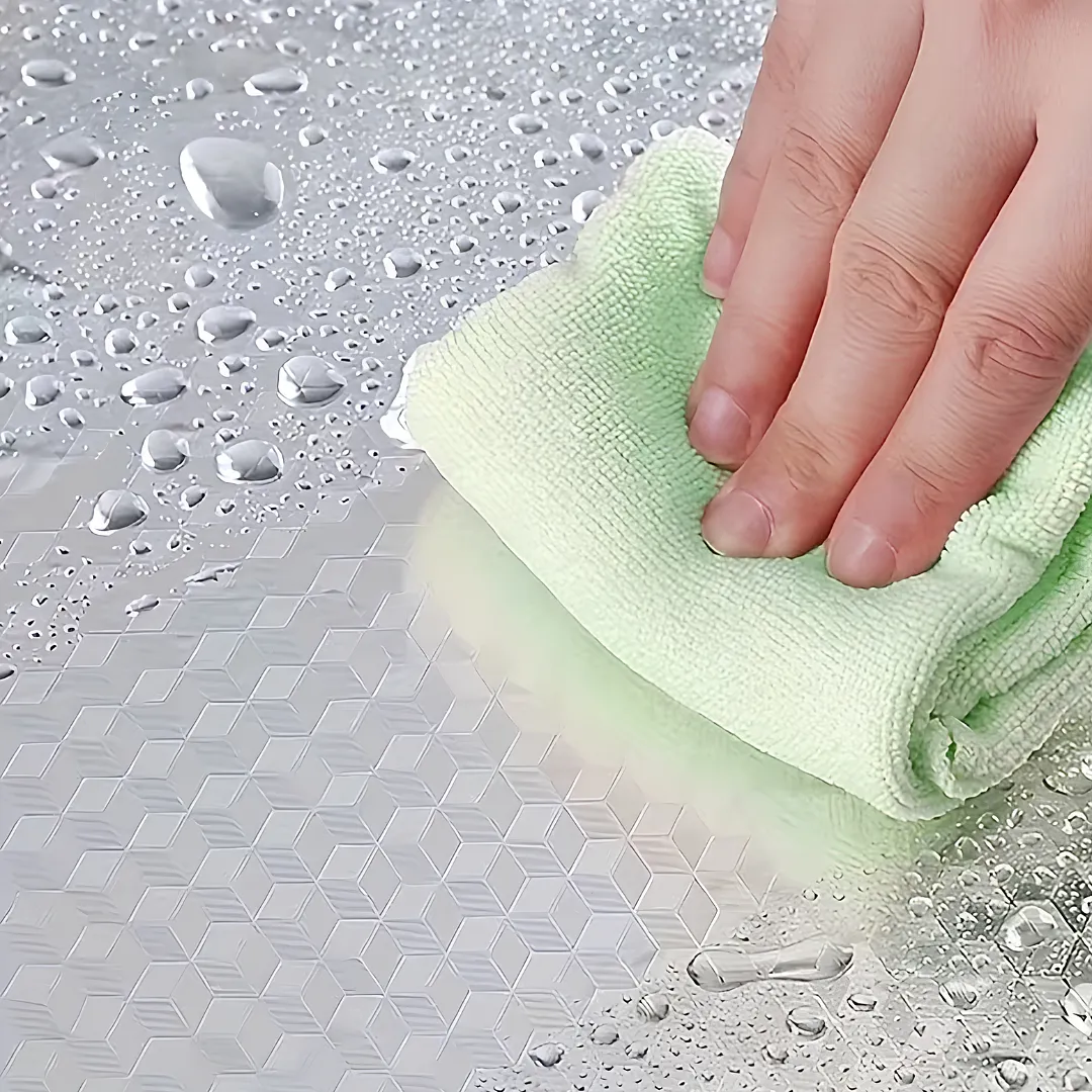 PAPEL CONTACT ADHESIVO ANTIGRASA Y IMPERMEABLE EN ALUMINIO CON DISEÑOS TEXTURIZADOS PARA PROTECCIÓN DE COCINAS, PAREDES Y GABINETES 2M X 60 CM