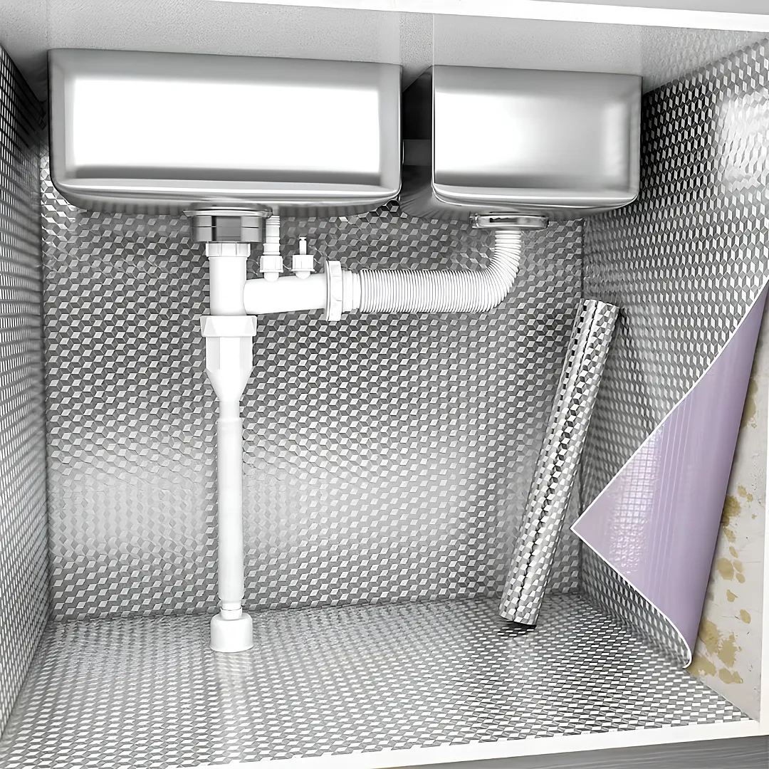 PAPEL CONTACT ADHESIVO ANTIGRASA Y IMPERMEABLE EN ALUMINIO CON DISEÑOS TEXTURIZADOS PARA PROTECCIÓN DE COCINAS, PAREDES Y GABINETES 2M X 60 CM